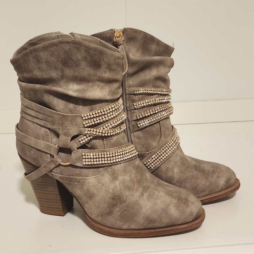 Daisy Fuentes Bootie